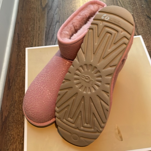 UGG Pink Short Booties Sz 10 - Picture 2 of 3